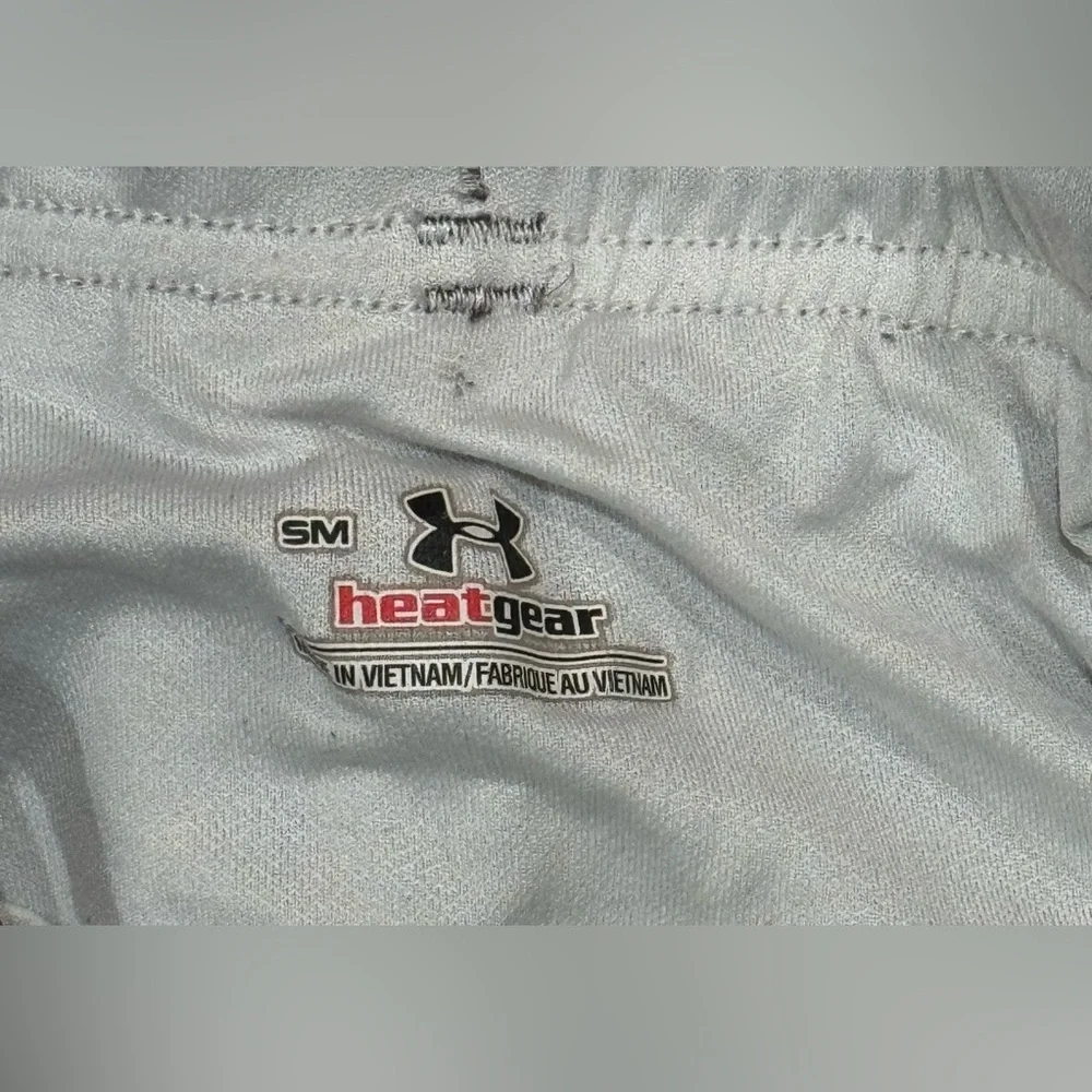 Under Armour stay active